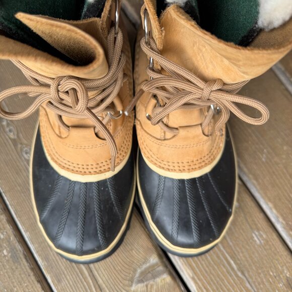EUC Sorel Caribou Tan and Black Lace Up Waterproof Leather Boots in Women's 9 - Picture 10 of 13